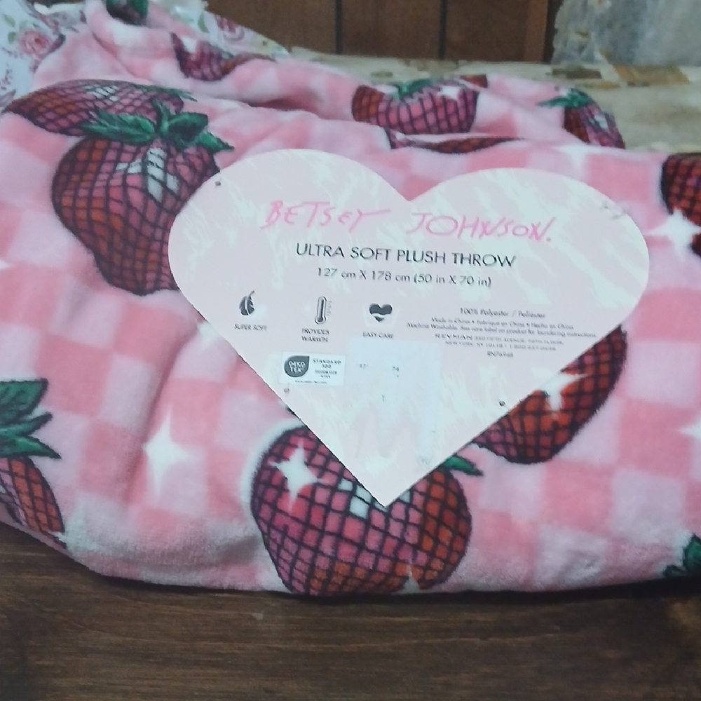 Betsey Johnson Ultra Soft Plush Throw Blanket 50 x 70 Disco Strawberry NWT